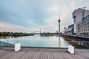 Düsseldorf，德国，日落时分