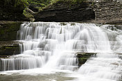 纽约州罗伯特・特曼州立公园的瀑布