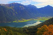 秋天的阿钦湖和毛拉赫-泰洛阿尔卑斯山-奥地利