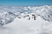 冰雪覆盖法国阿尔卑斯山