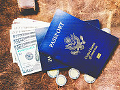 美国护照和现金