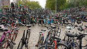 荷兰乌得勒支的自行车存放架