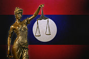 老挝国旗前的正义女神