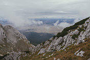 从山顶俯瞰公园的全景