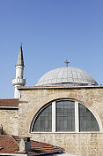 土耳其伊斯坦布尔Kuzguncuk清真寺和Surp Krikor Lusavoric教堂