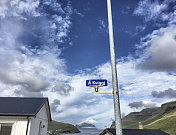 在S?rvágur镇的街道标志