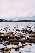 冰冻哈德逊河从Peekskill - NY