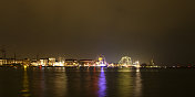 2018年帆船Kampen期间，IJssel河上的Kampen夜景