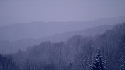 冬季仙境。的雪山风景