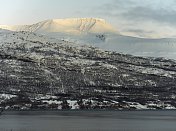 黎明时分的林根阿尔卑斯雪峰