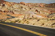 山谷的消防道路和风景