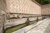 意大利阿布鲁佐拉奎拉的99个喷水喷泉