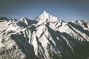 瑞士阿尔卑斯山脉位于瑞士境内