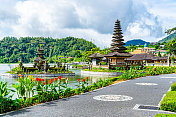 Pura Beji Ulun Danu在巴厘岛的水寺庙工作