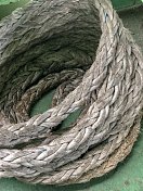 商业码头上的绳索和结