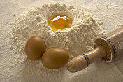 碎蛋黄和面粉