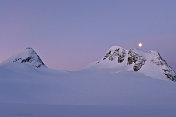 Joffre湖Matier冰川上的月光