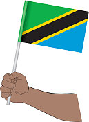 手握坦桑尼亚国旗
