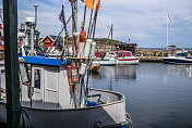 丹麦博恩霍尔姆港的一艘小渔船