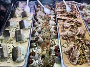 美食海鲜食品在一个法国市场