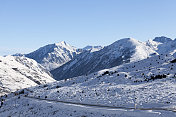 波尔塔(Pyrenees-Orientales)的雪山