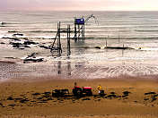 carrelets渔站翡翠odds沿着大西洋海岸，西卢瓦尔，法国大西洋