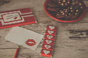 浪漫的情人节，爱的纸条、饼干和巧克力
