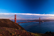 旧金山金门大桥和旧金山天际线