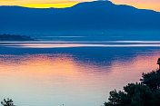 克罗地亚达尔马提亚亚得里亚海上的日落