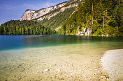 飘渺的湖Tovel在阿尔卑斯景观，长暴露-特伦蒂诺，白云石-意大利