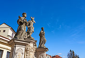 捷克共和国布拉格查尔斯桥上的巴洛克雕像