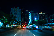 夜间交通，布里克尔迈阿密大楼