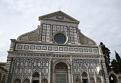 佛罗伦萨市中心圣玛丽亚诺维拉大教堂的正面