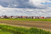 从农民的土地上看到的城市Bunschoten-Spakenburg