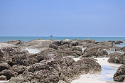 华欣海滩和泰国湾的岩石