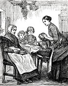 母亲、祖母和三个孩子坐在餐桌旁