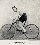 埃米尔・赫斯特，比利时，自行车手，坐在他的赛车上