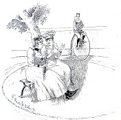 骑自行车的人在长椅上围着两个女人