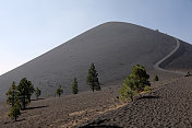 拉森火山国家公园的火山渣锥