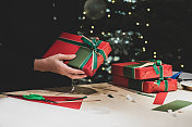 包装圣诞礼物、生日礼物、情人节礼物