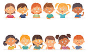 可爱的男孩和女孩收集。多民族群体的快乐儿童。不同的卡通面孔图标