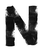 手绘大写字母N,带有明显的海绵状滚轮纹理的自然印记――黑色的印记反射在白色床单的表面,创造了独特的随机失控的变色和透明度 手绘大写字母N,带有明显的海绵状滚轮纹理的自然印记――黑色的印记反射在白色床单的表面,创造了独特的随机失控的变色和透明度