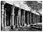 德里――印度基塔布米纳尔神庙的柱廊