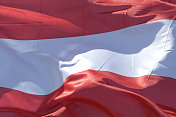 奥地利国旗挥舞着