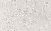 旧墙的碎片被涂成白色，有明显的克重和裂缝――旧房子中被破坏的混凝土表面的抽象矢量图背景――多孔的纹理，有皱纹和小凹槽――干燥的土壤表面