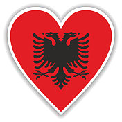 心中的阿尔巴尼亚国旗有阴影和白色的轮廓 心中的阿尔巴尼亚国旗有阴影和白色的轮廓