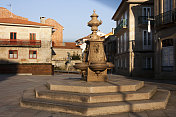 西班牙加利西亚蓬特韦德拉市，铸铁喷泉广场。