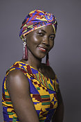 穿着传统服装的非洲妇女