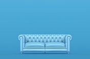 蓝色背景的蓝色沙发