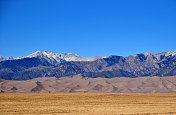 美国科罗拉多州落基山脉和大沙丘的Sangre de Cristo山脉